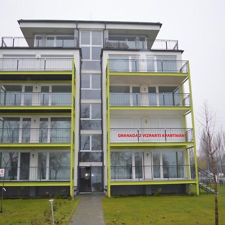 Apartament Siofok Ezuestpart Granada 2 Koezvetlen Vizparti Apartman Zewnętrze zdjęcie
