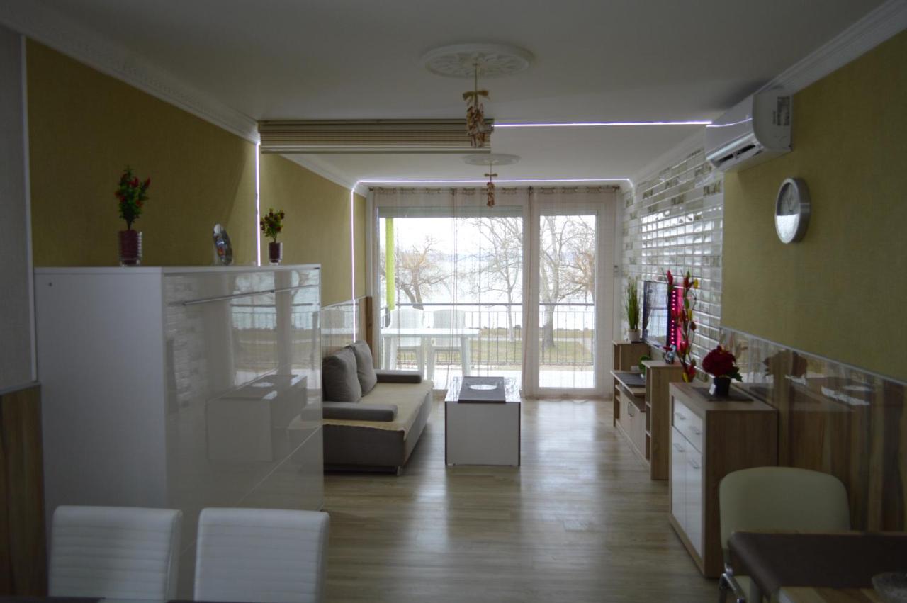 Apartament Siofok Ezuestpart Granada 2 Koezvetlen Vizparti Apartman Zewnętrze zdjęcie