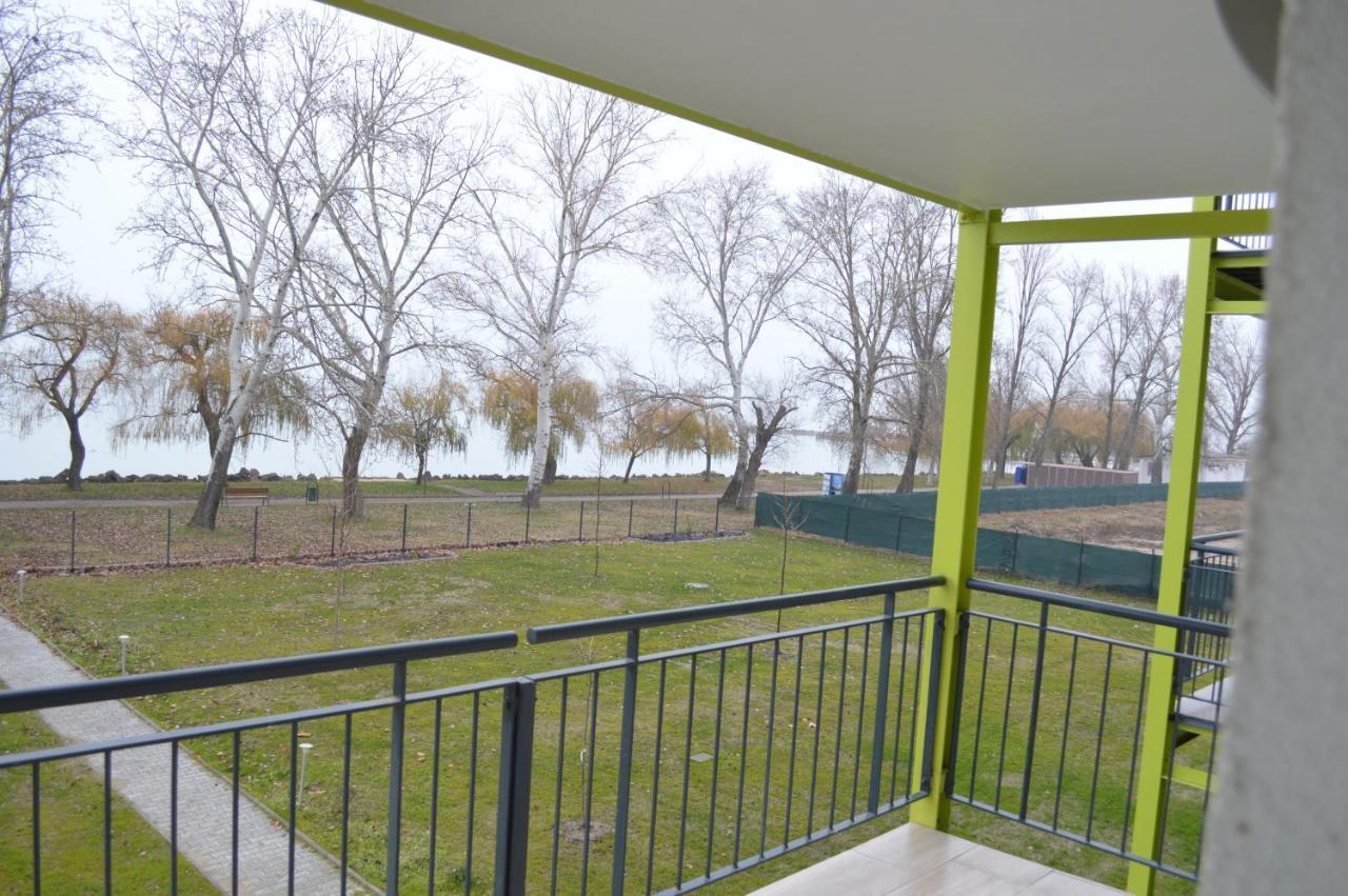 Apartament Siofok Ezuestpart Granada 2 Koezvetlen Vizparti Apartman Zewnętrze zdjęcie