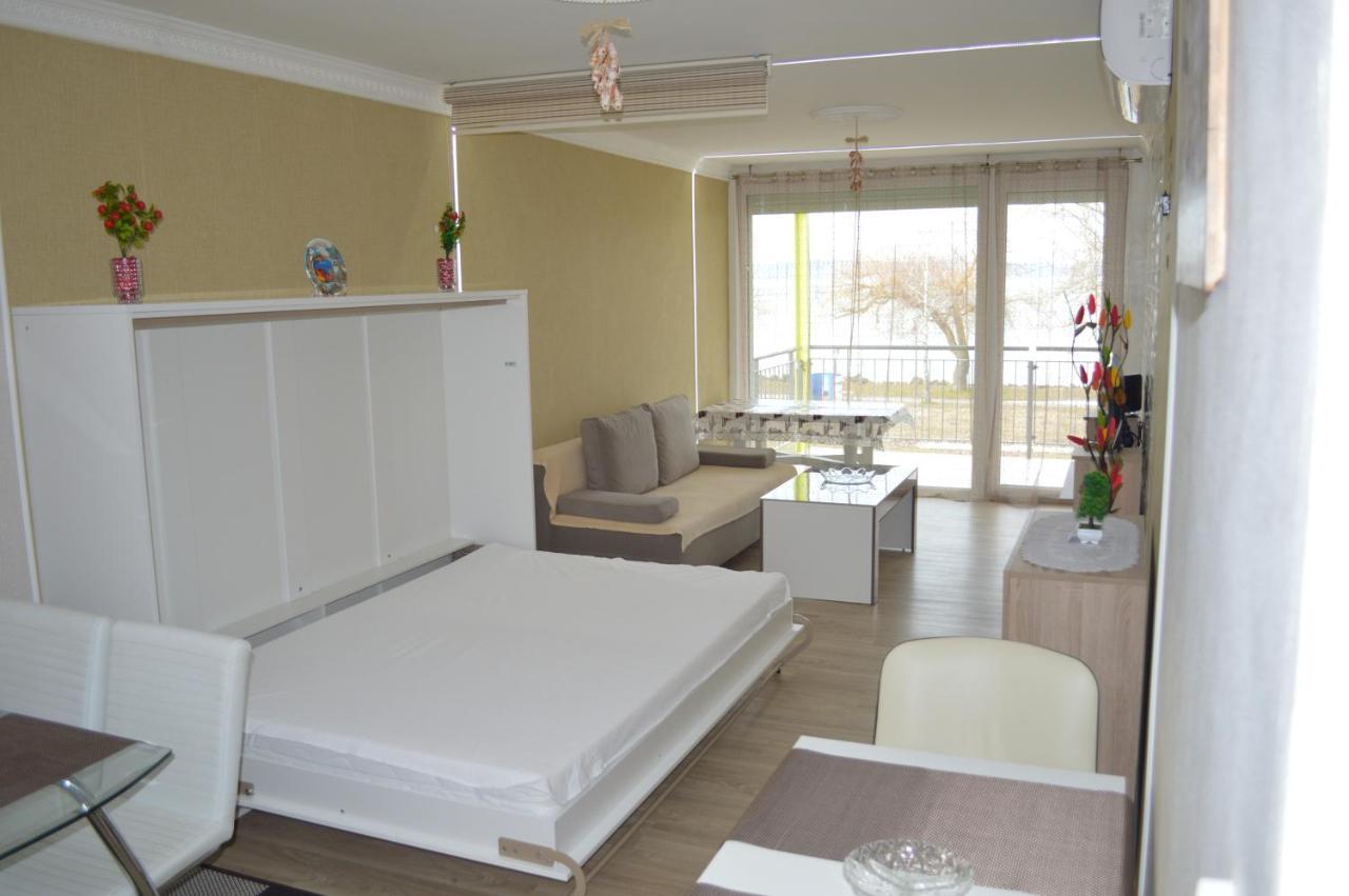 Apartament Siofok Ezuestpart Granada 2 Koezvetlen Vizparti Apartman Zewnętrze zdjęcie