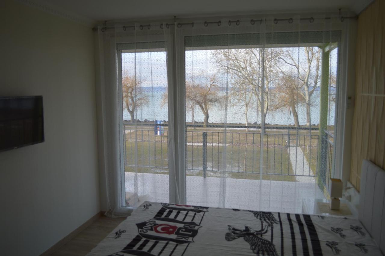Apartament Siofok Ezuestpart Granada 2 Koezvetlen Vizparti Apartman Zewnętrze zdjęcie