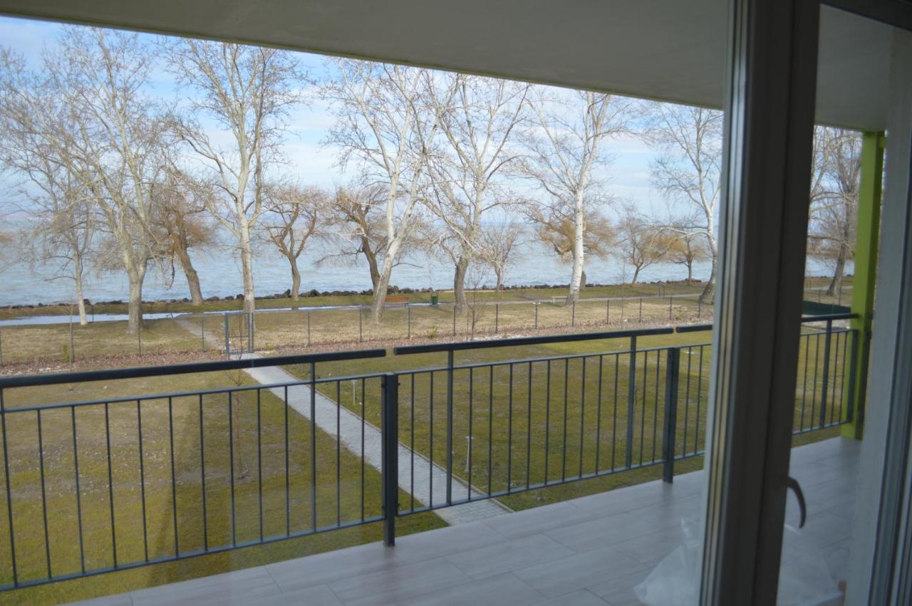 Apartament Siofok Ezuestpart Granada 2 Koezvetlen Vizparti Apartman Zewnętrze zdjęcie